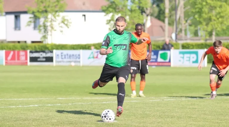 Football National 3 : Alençon en quête de survie, Fougères face à la relégation