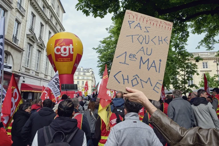 La Macronie capitule : le 1er mai chômé, un symbole de résistance