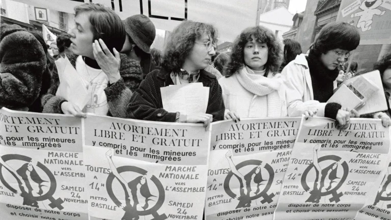 La réhabilitation des femmes condamnées pour avortement : une avancée ou un coup de communication ?