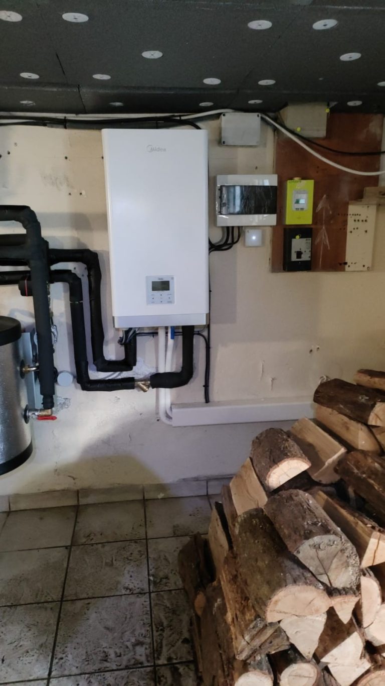Pose d'une PAC AIR/ EAU - Agence de l'énergie