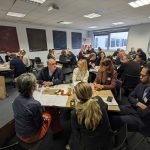 Café sans filtre : la comédie du dialogue