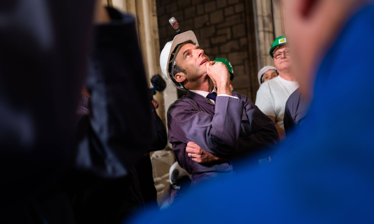 Patrimoine en flammes : quand les dirigeants conservateurs laissent brûler nos églises et musées !