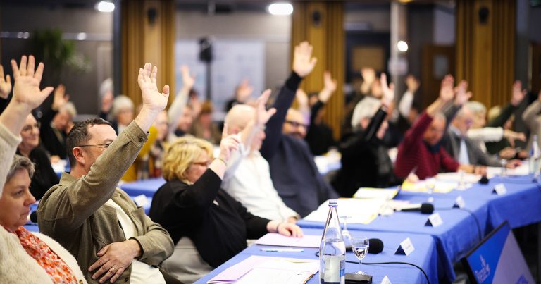 Quand le conseil municipal se transforme en théâtre de l’absurde
