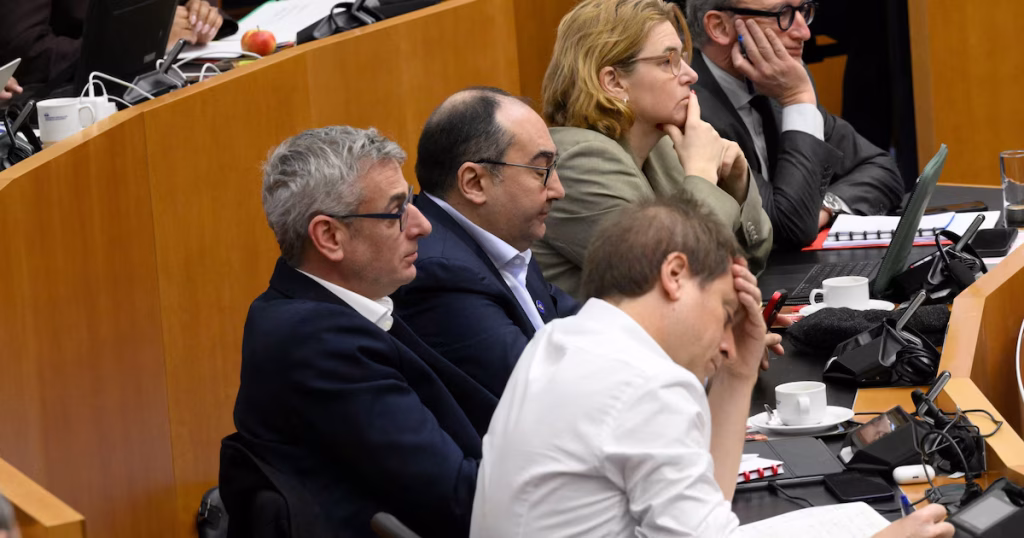 Budget bruxellois : un mirage de déficit zéro en 2029, pendant que les dirigeants conservateurs s'enlisent !