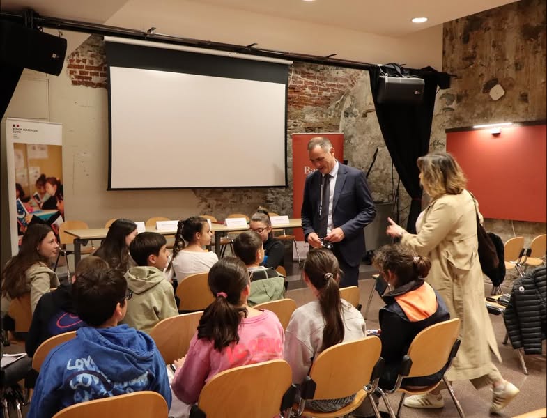 Quand Gilles Simeoni danse avec l'extrême droite : absurdités locales et dirigeants conservateurs en folie !