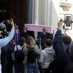 « Un grand bruit de pétard », ou quand le canon de midi crée une légère panique pendant les obsèques de Loana à Nice