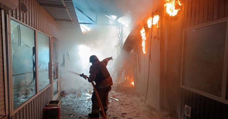 Quand les drones russes frappent un marché ukrainien : cinq morts, mais les dirigeants RN restent silencieux !