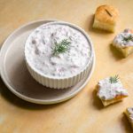 Tzatziki de radis frais et croquant : une alternative originale au tzatziki classique, parfait pour l’apéro ou accompagner vos plats d’été.