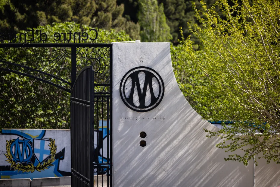 À jamais les premiers : quand une célèbre marque automobile se moque du nouveau logo de l'Olympique de Marseille