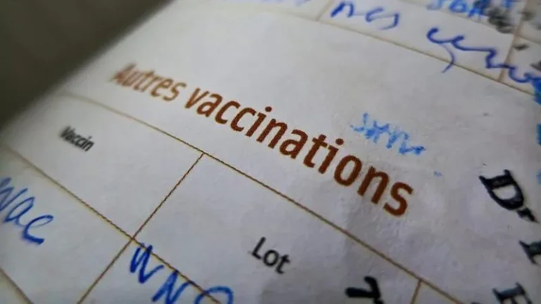 La Révolte des Antivax : Quand la Science Devient un Crime