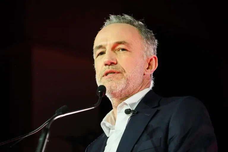 À Paris, Grégoire dévoile des mesures contre les violences périscolaires : un cirque conservateur !