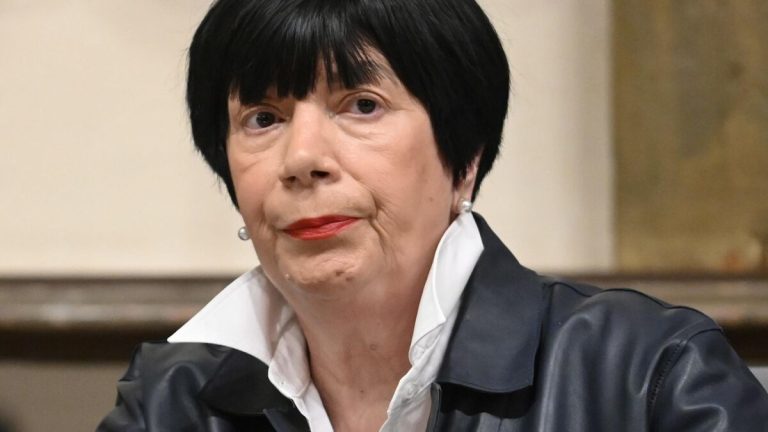 Marion Bravo : L’absinthe, la fée verte qui a fait chavirer une élue