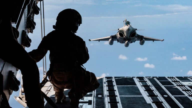 L&rsquo;Armée de l&rsquo;Air et de l&rsquo;Espace : Quand l&rsquo;IA remplace l&rsquo;humain, la dérive commence