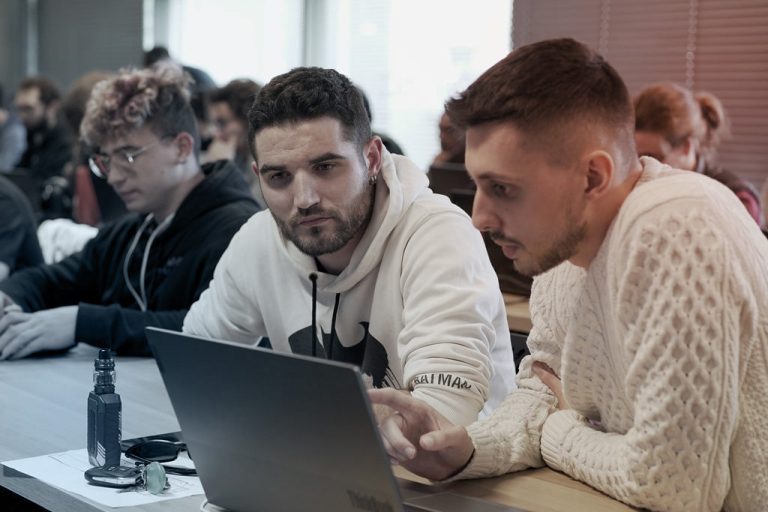 Formation en cybersécurité : une nécessité croissante pour les entreprises face aux cybermenaces.
