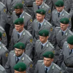 «Ça rappelle la RDA» : en Allemagne, levée de boucliers contre une nouvelle obligation de signaler à l’armée les séjours à l’étranger