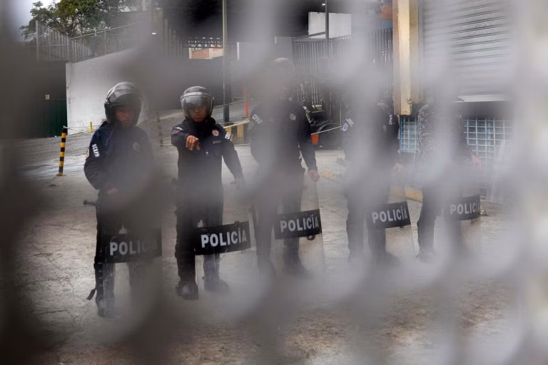 « Retour en France : Julien Février, un Français détenu un an au Venezuela, soigné par des dirigeants qui ignorent leur propre chaos ! »