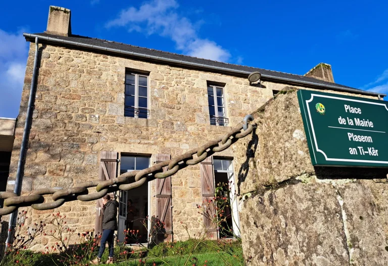 Kergrist-Moëlou : Quand l&rsquo;Absence de Candidats Révèle l&rsquo;Absurdité du Système