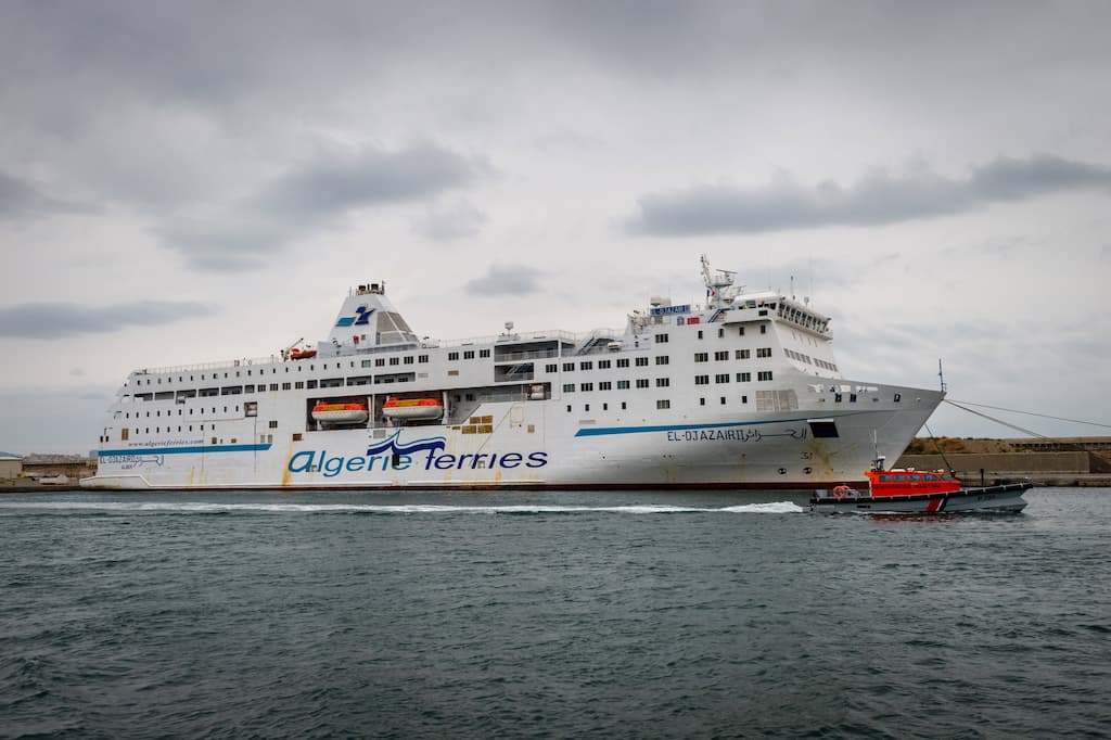 Un ferry dans le port de Marseille en direction de l'Algérie Photo © SOPA Images/SIPA/2210212104