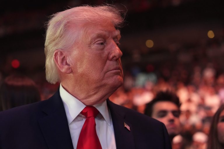 Trump et le Blocus Naval : Quand la Diplomatie Devient un Spectacle