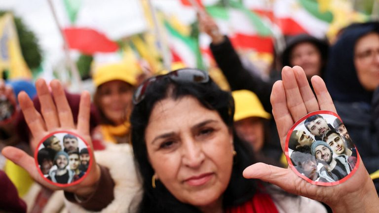 Paris s&rsquo;insurge : un cri qui résonne à Téhéran