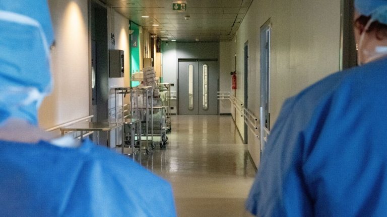 « Elle l’a vidé comme un raisin » : un trentenaire se fait « aspirer » l’œil par erreur pendant une opération chirurgicale