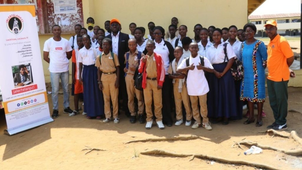 À Abidjan, le Club RFI dénonce l'absurde des dirigeants conservateurs face à la désinformation !