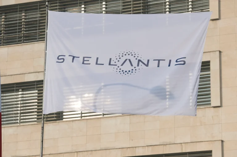 Stellantis et Microsoft : Une Alliance Stratégique pour l’Innovation Numérique