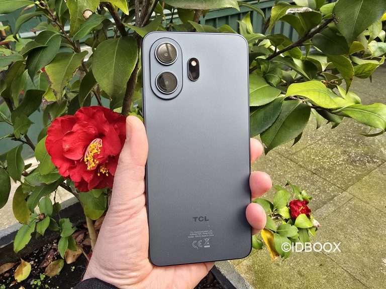 TCL NXTpaper 70 Pro : Le smartphone qui se prend pour une liseuse, mais à quel prix ?