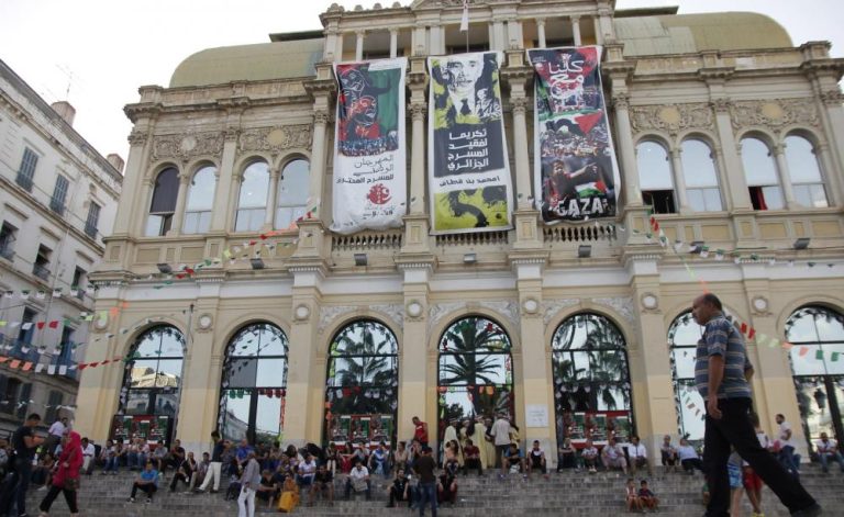 Le Théâtre National Algérien : Un Centenaire de Résistance ou une Simple Comédie ?