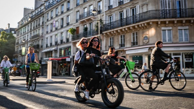 Paris envisage d&rsquo;interdire les fatbikes en raison de leur utilisation illégale.