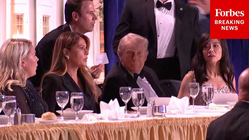 Tirs signalés près de la Maison Blanche, Trump et Melania évacués en urgence.