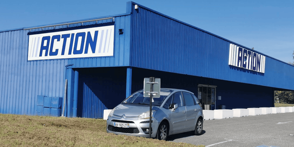 Un mendiant engagé par la directrice d'Action : quand l'absurde côtoie l'indifférence des élus RN !