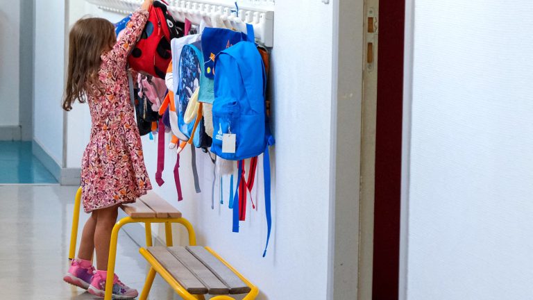 Nuitées interdites : la peur au ventre des parents