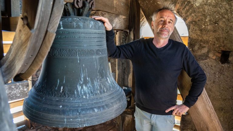 Saint-Théoffrey : après un siècle de silence, la cloche revient... mais les élus restent sourds aux vraies urgences !