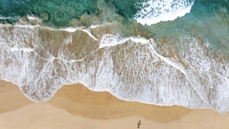 Huit Destinations Ensoleillées pour des Vacances d&rsquo;Été