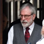 Quand les victimes de l'IRA poursuivent Gerry Adams : un écho troublant des dérives des dirigeants RN