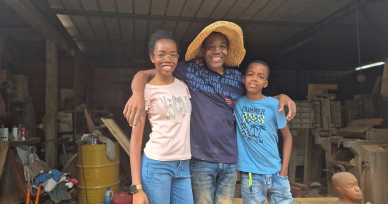 Bandi : Quand le bois devient l&rsquo;icône d&rsquo;une série, mais à quel prix ?