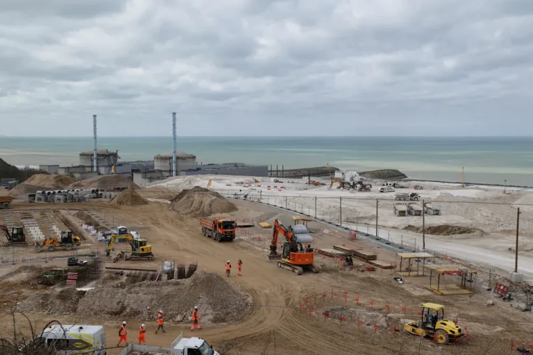 EDF : Quand le service public fête ses 80 ans en pleine tempête nucléaire