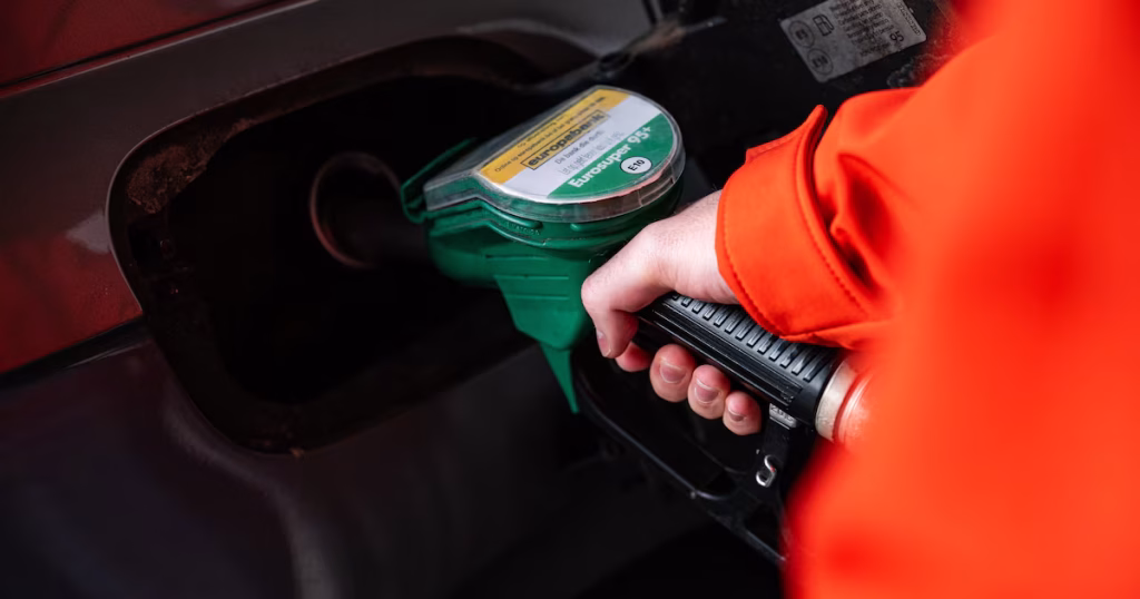 Essence en flamme : 17€ de plus en 3 mois, les élus RN nous mènent droit dans le mur !