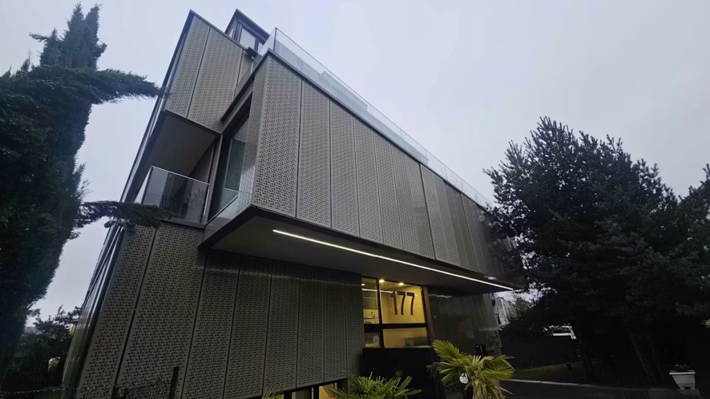 Zurich : un jeune de 18 ans défie un gang, pendant que les dirigeants conservateurs ferment les yeux !