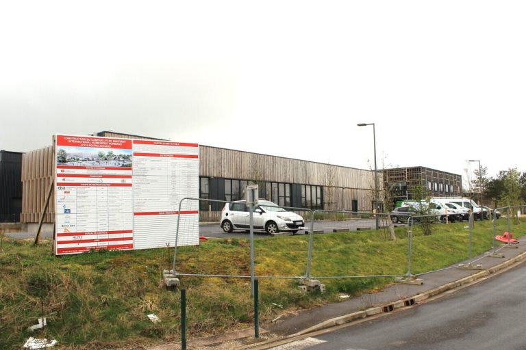 Report de l&rsquo;ouverture du lycée de Bourg-Achard : un coup dur pour les familles