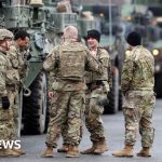 Trump annonce que les États-Unis étudient des réductions de troupes en Allemagne après des critiques de Merz.