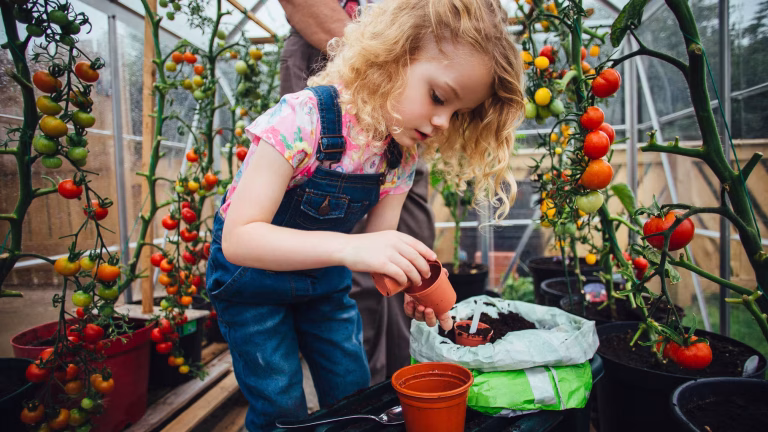 Jardiner avec les Enfants : Une Aventure Éducative et Éveillante