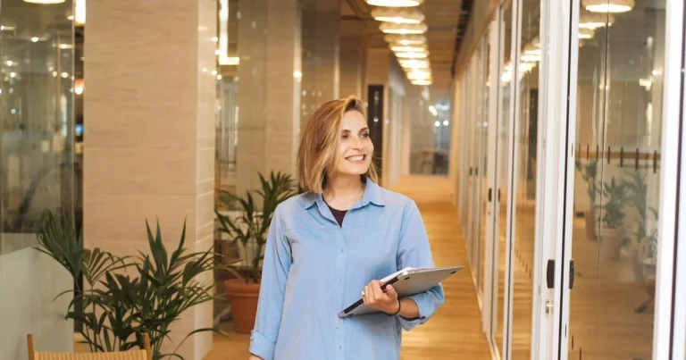 Femmes de 50 ans : Entre l’emploi et la retraite, un vide abyssal