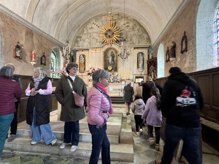 Une Église Rouverte : Quand la Nostalgie Éclipse la Sécurité