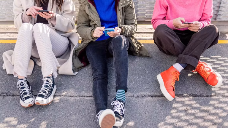 Réseaux sociaux : la machine à broyer l’adolescence