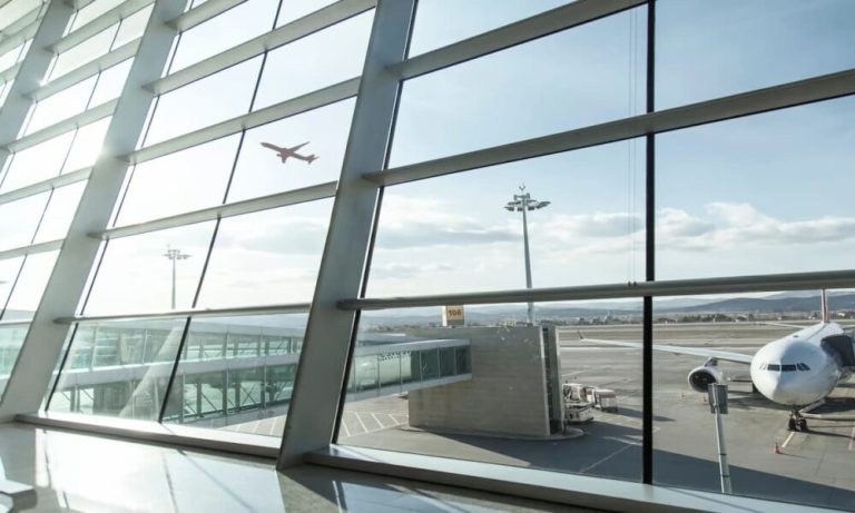 Les Aéroports : Miroir de l&rsquo;Absurdistan Global