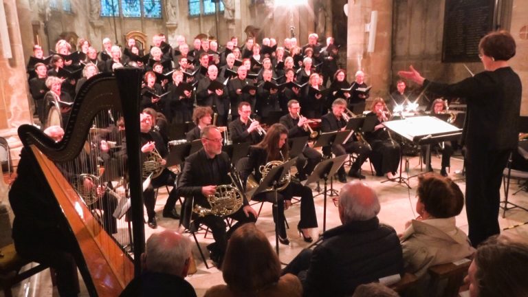 Quand la musique devient un spectacle de pouvoir : le Requiem de Verdi à Deauville