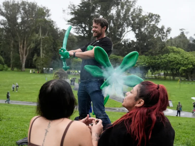 Les États-Unis reclassifient certains produits à base de marijuana comme moins dangereux.