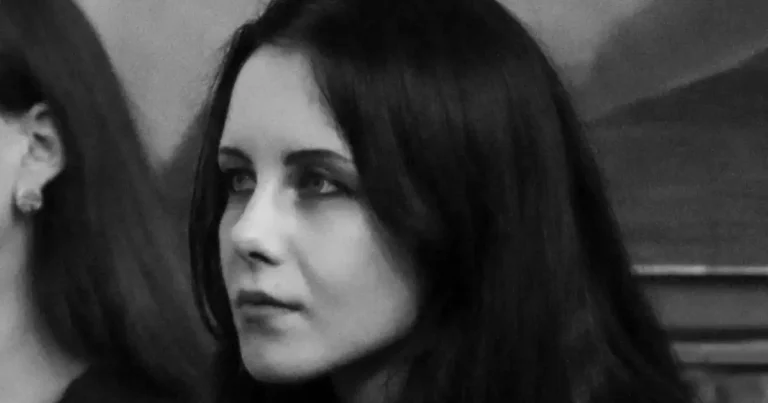 La poésie des contes face à la cacophonie du monde moderne